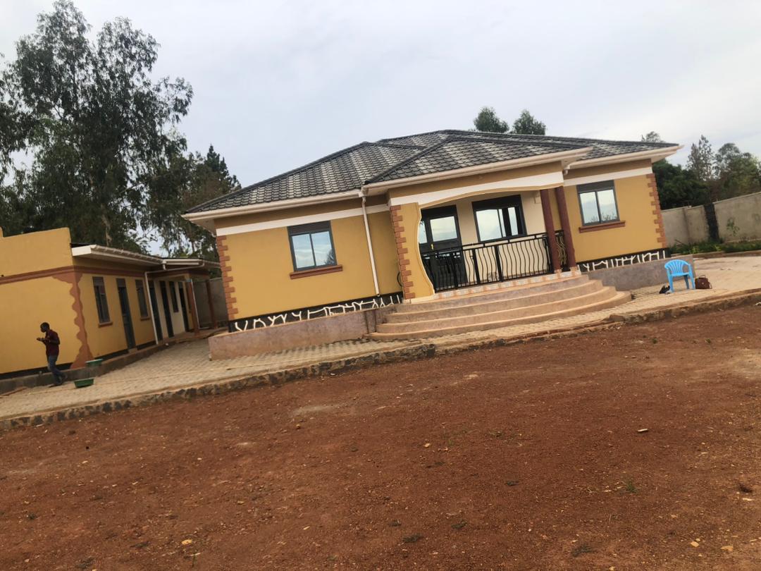 For Rent: Spacious 4-Bedroom House in a Gated Community, Pece – Gulu City