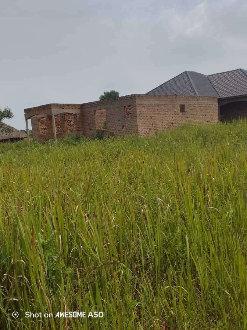 Unfinished 3-Bedroom House for Sale in Laroo Awich – UGX 90,000,000