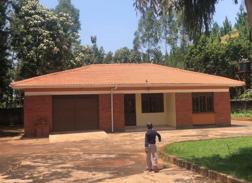Standalone 3-Bedroom House for Rent in Laroo – UGX 1,500,000.