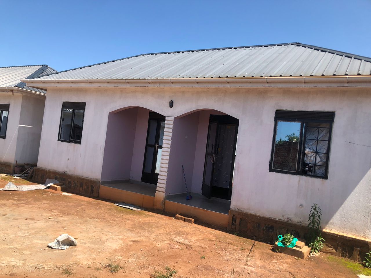 Single Room Self-Contained with Kitchen for Rent – Laroo | UGX 250,000/month